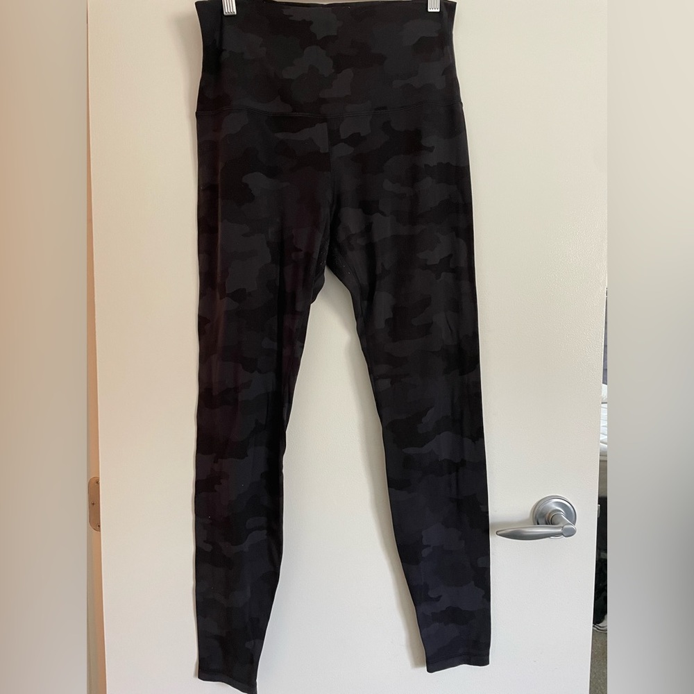 Lululemon size 10 full length black camo leggings